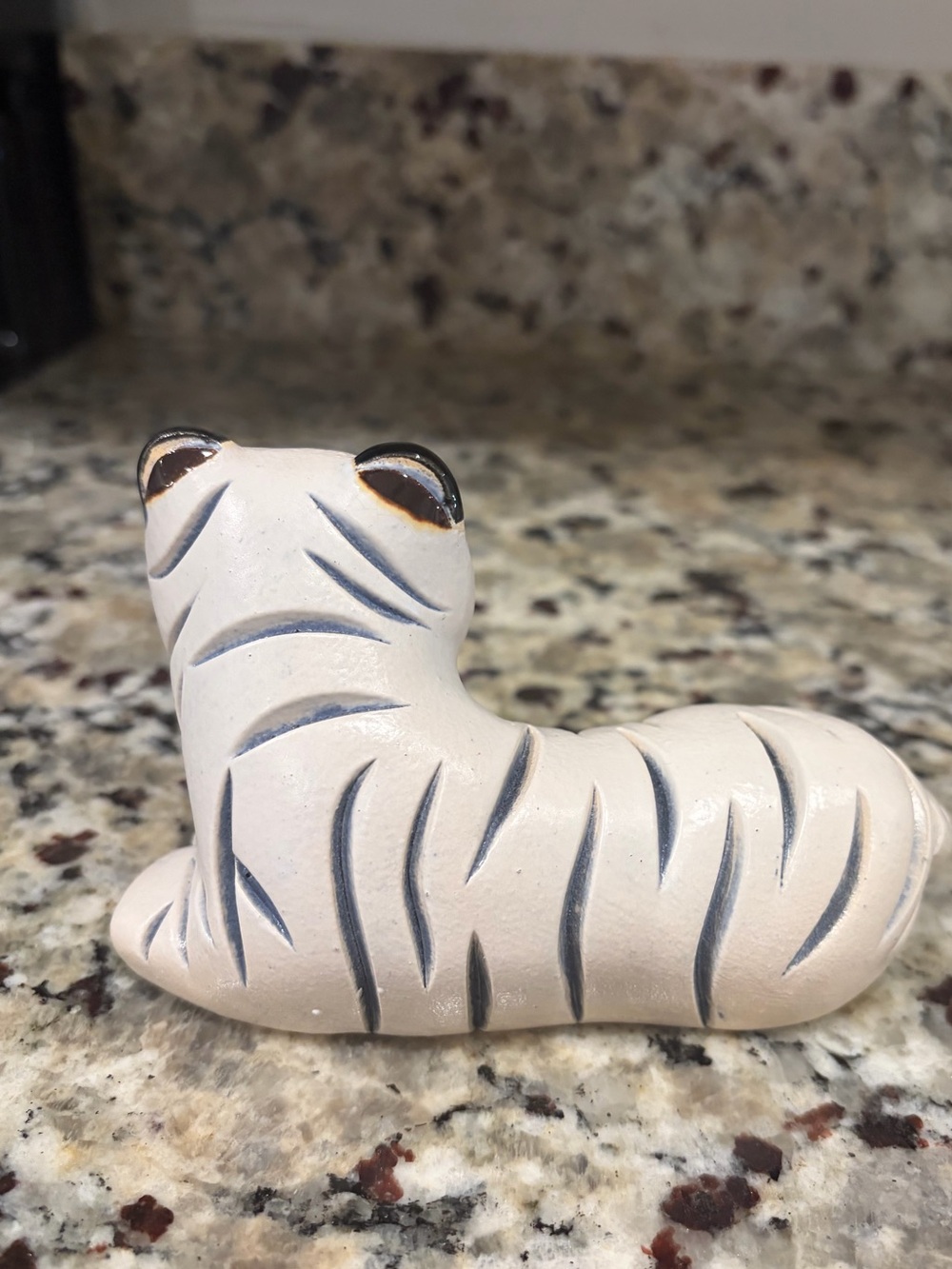 vintage Artesania Rinconada ceramic white tiger cub figurine - Picture 3 of 4